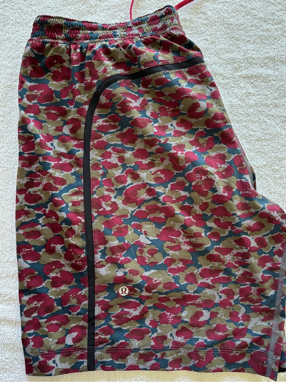 Lululemon Pace Breaker Short 9" *Lined Red & Blue Camo